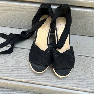 Black Wedges